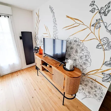 Le Coeur De - Plein Centre - 150m De La - Cour Exterieur Privative - Ideal Pour Couple Lägenhet Royan