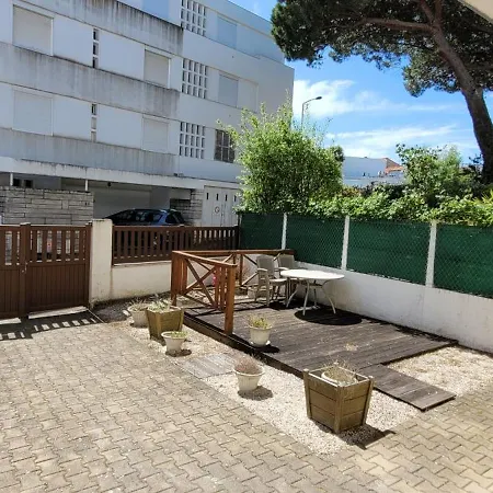 Appartement Le Coeur De - Plein Centre - 150m De La - Cour Extérieur Privative - Idéal Pour Couple Royan